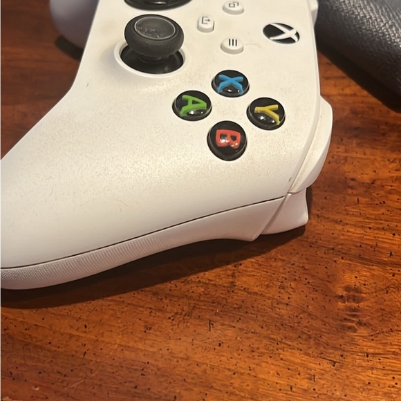 2 Xbox controller’s - Picture 4 of 6